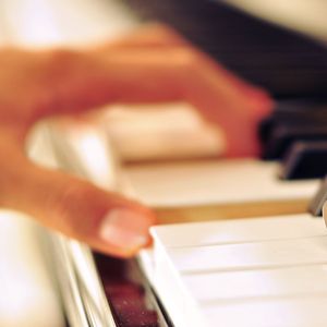 美女换衣裸体❌扒开腿视频
