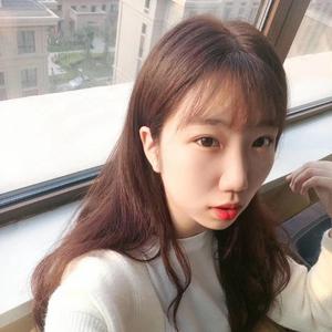 美女换衣裸体❌扒开腿视频
